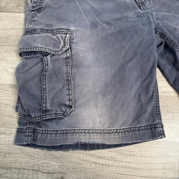 Distressed Cargo Shorts Size 38 - Picture 3 of 8